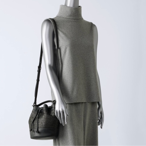 Simply Vera Vera Wang straw bucket bag - Picture 5 of 5